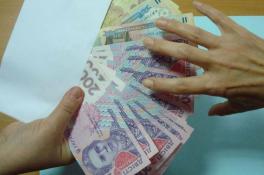 Деньги выкинул в окно: прокурор Днепропетровщины попался на взятке