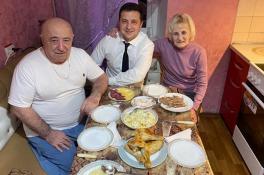 Зеленский показал фото с ужина у родителей