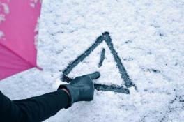 Жителей области предупредили об обильном снегопаде и гололеде