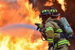 Пожарные спасли днепрянина из горящего подвала