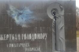 В Кривом Роге вандалы изувечили памятник жертвам Голодомора и политических репрессий