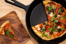 Быстрая пицца на сковороде за 15 минут: рецепт дня