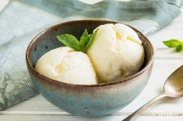 Домашнее сливочное мороженое: пошаговый рецепт от Евгения Клопотенко