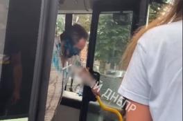 В Днепре водителя автобуса облили зеленкой