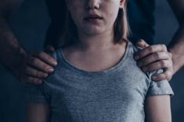 Под Днепром педофил приставал к троим несовершеннолетним девочкам: суд вынес приговор