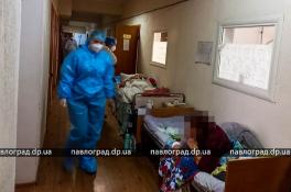 "Ковидные" отделения в Павлограде переполнены противникам вакцины: больные лежат в коридорах