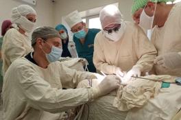 В Днепре хирурги успешно провели операцию младенцам с тяжелой патологией