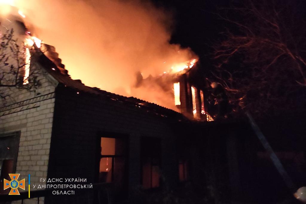 В Павлограде горел двухэтажный дом: пострадал мужчина