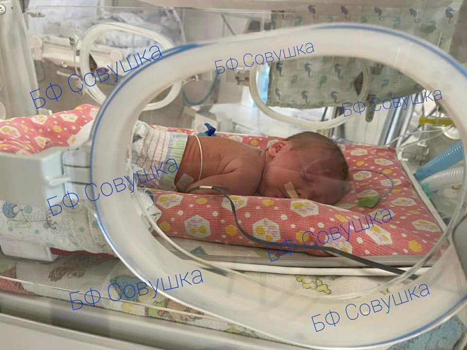 Днепровские врачи спасают младенца, от которого отказались родители