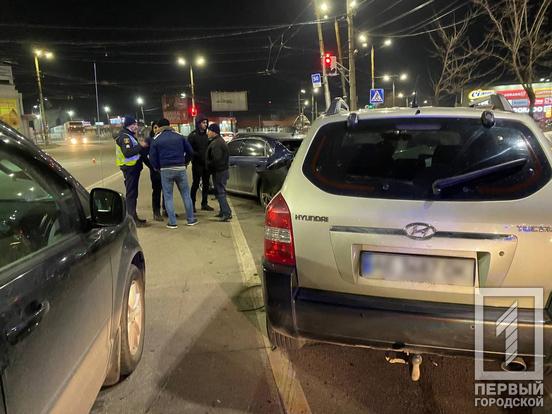 В Кривом Роге перед светофором столкнулись пять легковушек