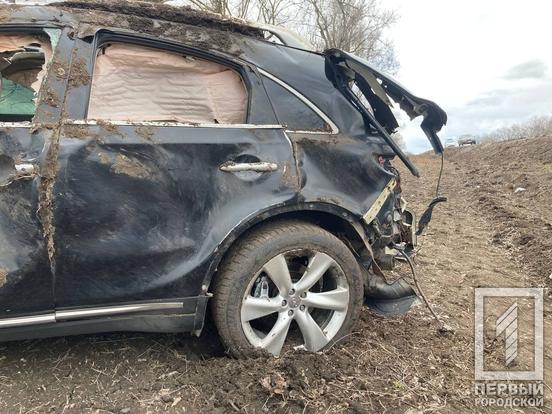 На Днепропетровщине авто слетело в кювет и несколько раз перевернулось