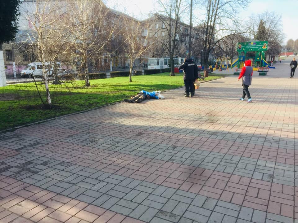 В Каменском пожилой мужчина упал замертво посреди улицы