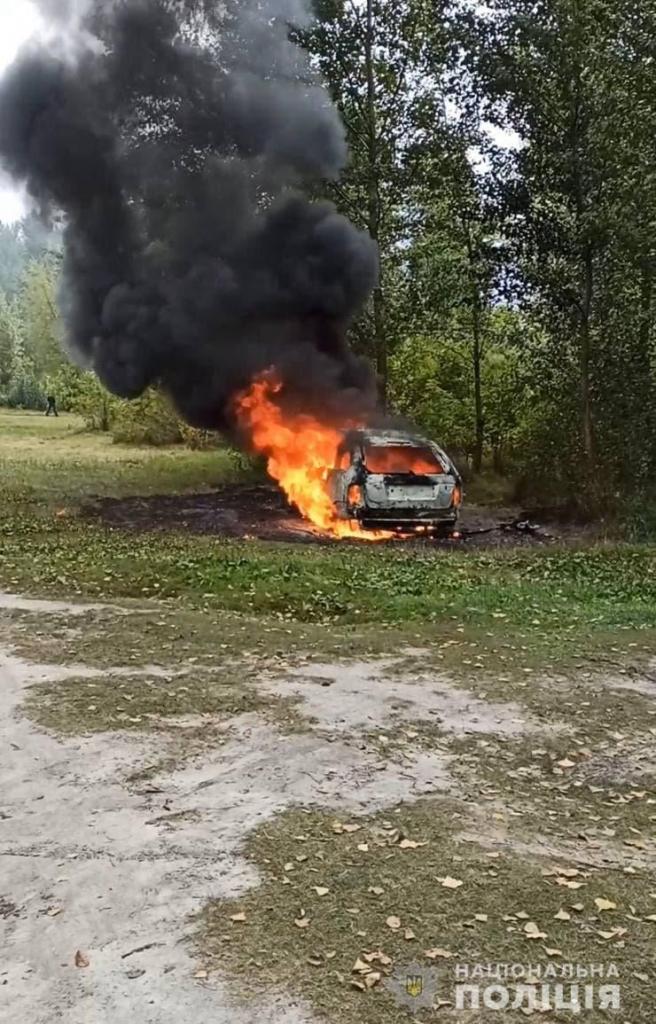 Обгоревшая машина
