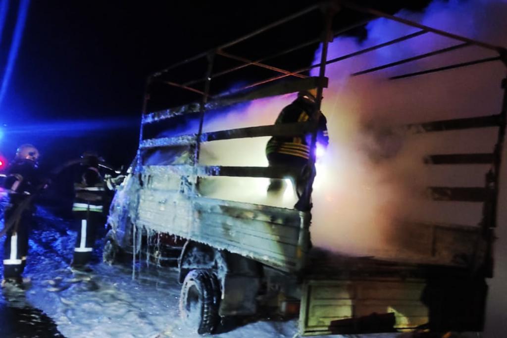 На трассе под Днепром дотла сгорел грузовик