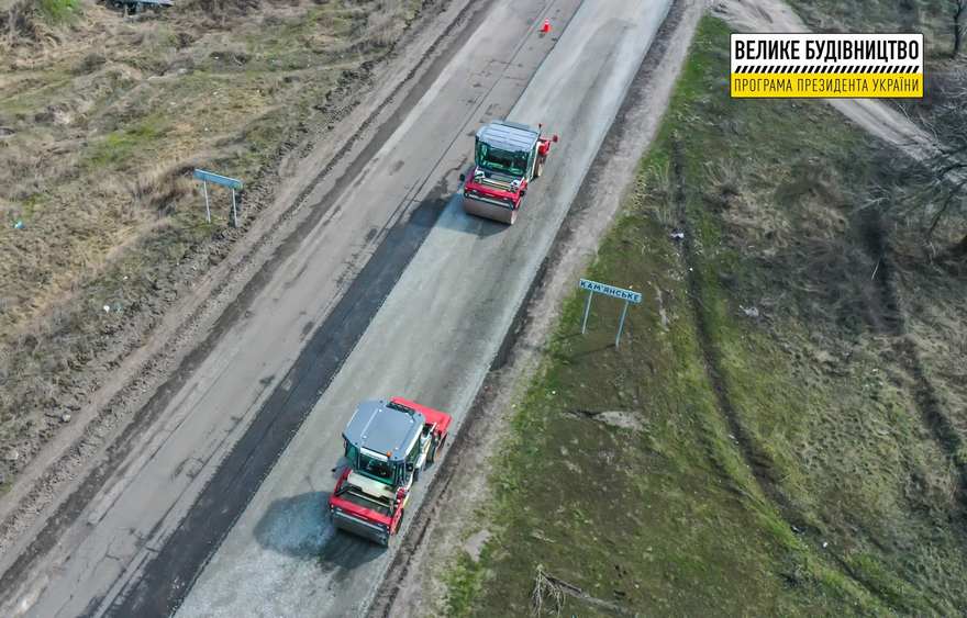 На Днепропетровщине впервые за 20 лет ремонтируют трассу Каменское – Шульговка