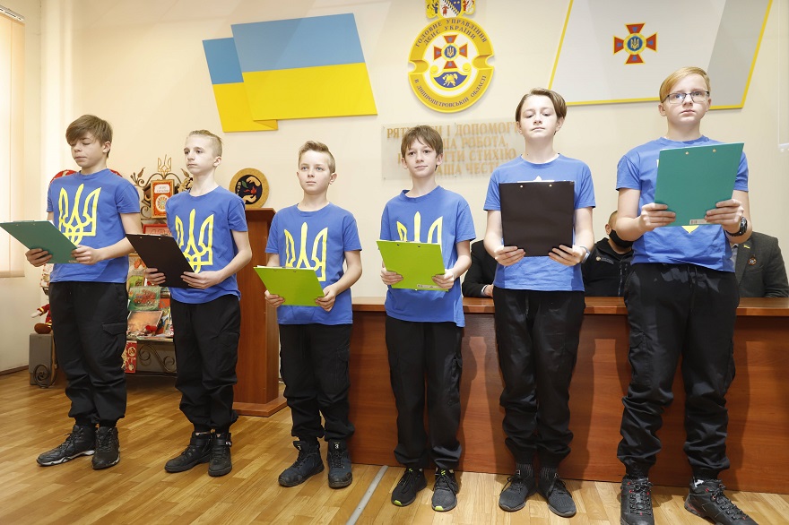 Школьники