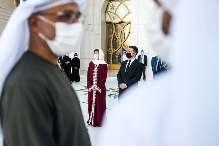 Елена Зеленская надела изысканный хиджаб для визита в ОАЭ