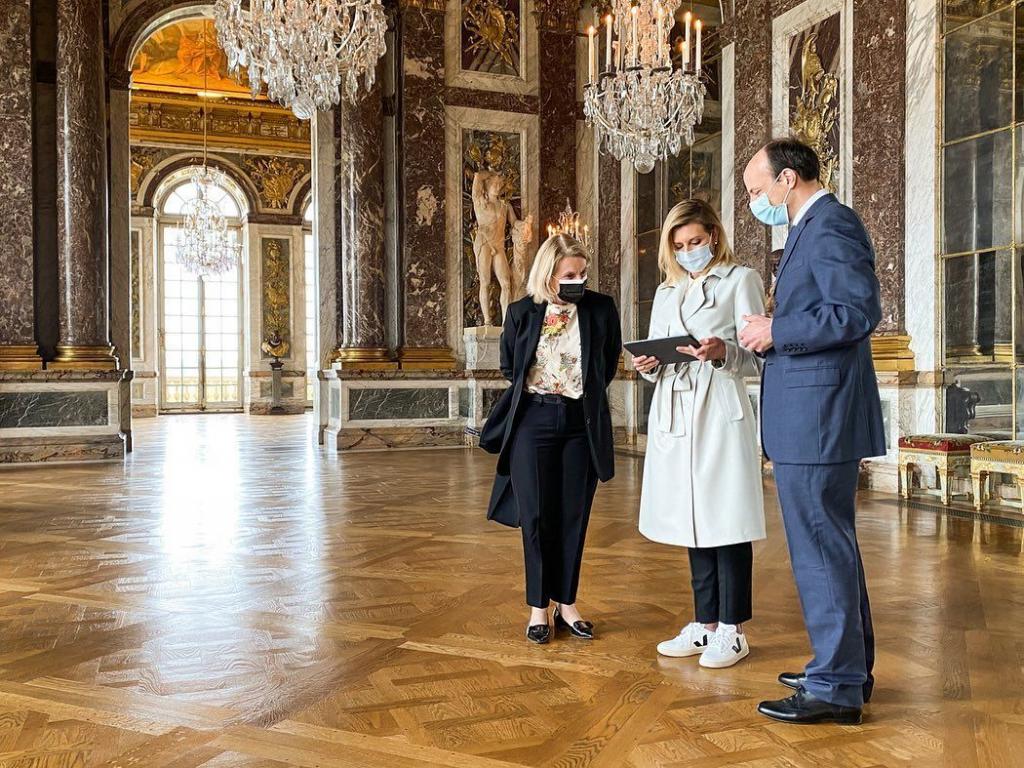 Елена Зеленская в стильном образе посетила Версаль
