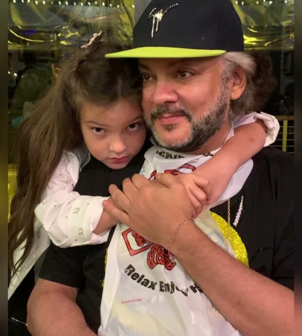 Филипп Киркоров очаровал фанатов снимком с дочерью