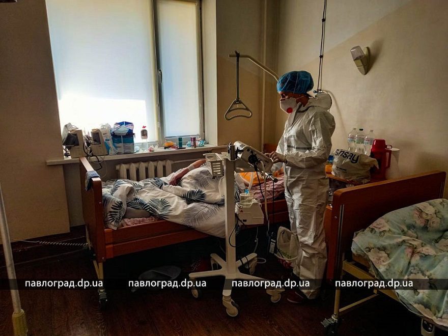 "Ковидные" отделения в Павлограде переполнены противникам вакцины: больные лежат в коридорах
