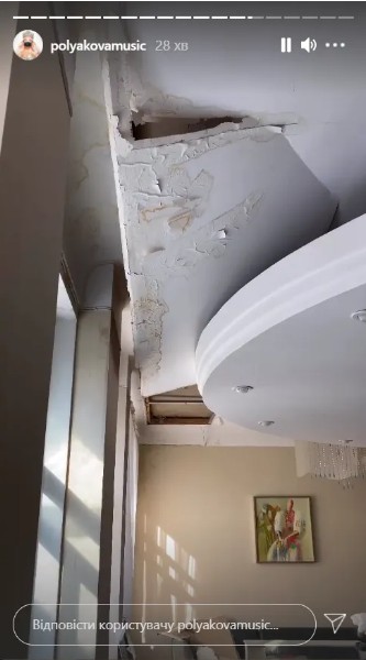 У Оли Поляковой в квартире протек и обвалился потолок