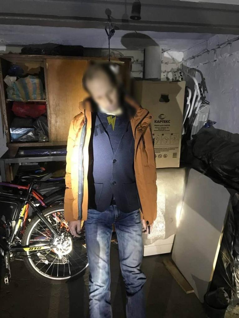 "Не держите зла": в Днепре в собственном гараже повесился мужчина