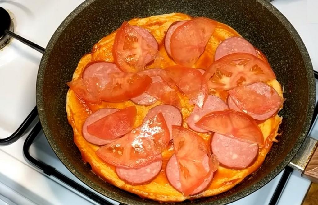 Пицца на сковороде за 10 минут: пошаговый рецепт с фото
