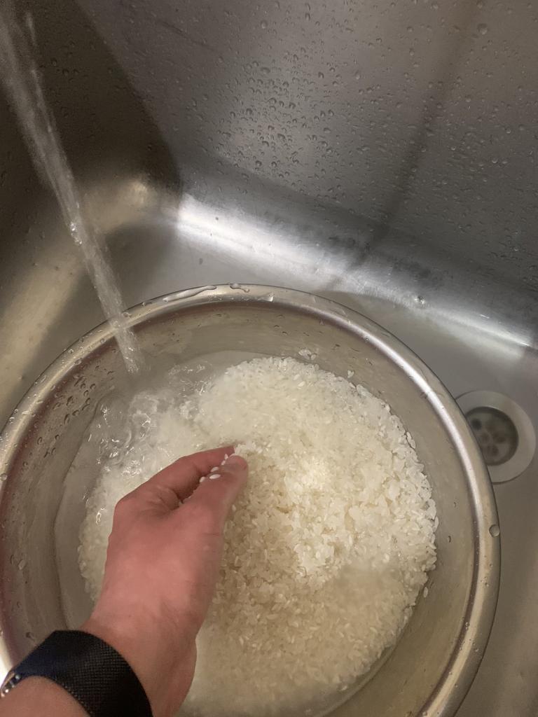Как промывать рис для суши