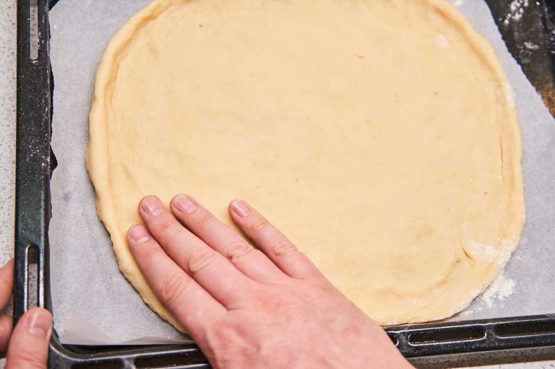 Тертый пирог со сливовым вареньем: рецепт Евгения Клопотенко