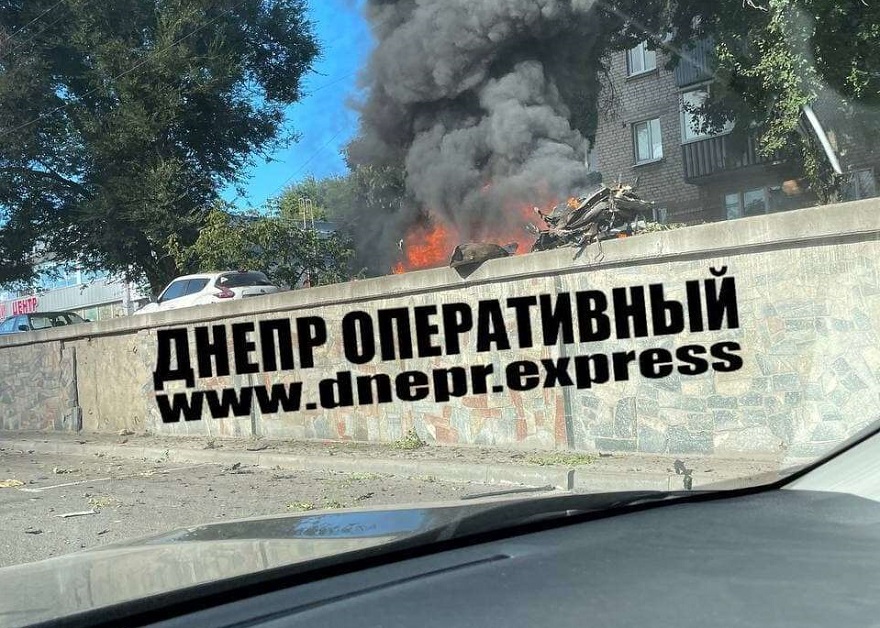 В Днепре на Хмельницкого взорвалось авто с водителем внутри