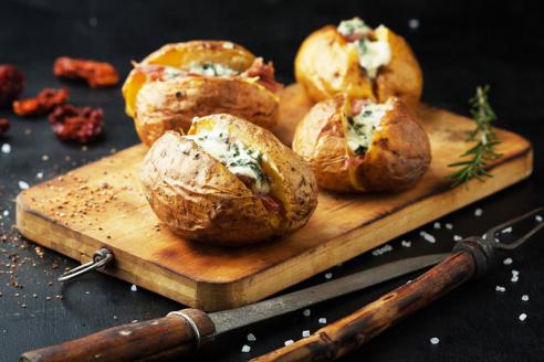 Картофель, фаршированный сельдью