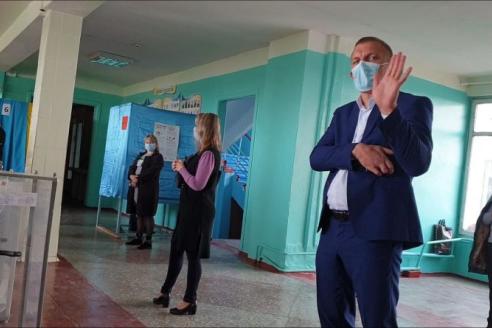 В Терновке с кулаками набросились на журналистку