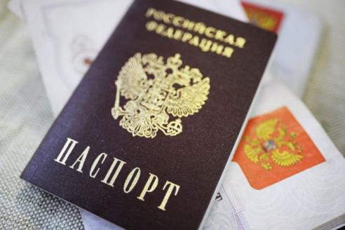 Жителям оккупированного Донбасса будут выдавать российские паспорта