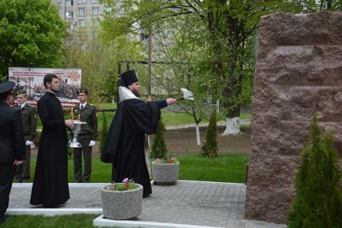 В Днепропетровске открыли памятник ликвидаторам аварии на ЧАЭС. Фото: пресс-служба Днепропетровской ОГА