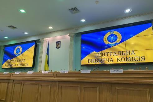 ЦИК зарегистрировала список первой партии на парламентские выборы