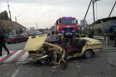ДТП на трассе под Днепром: водителя вырезали из авто