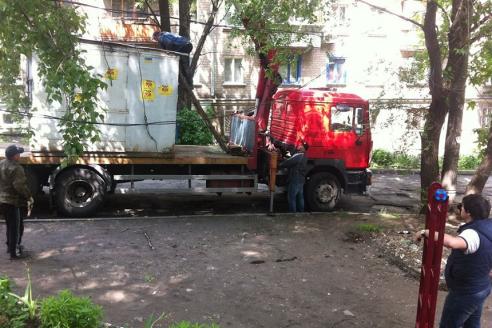В Днепропетровске освобождали от киосков ул. Калиновую. Фото: Facebook/Елена Козлова