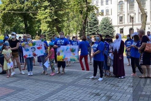 в Днепре к областным властям пришли отчаявшиеся мамы детей с редким заболеванием