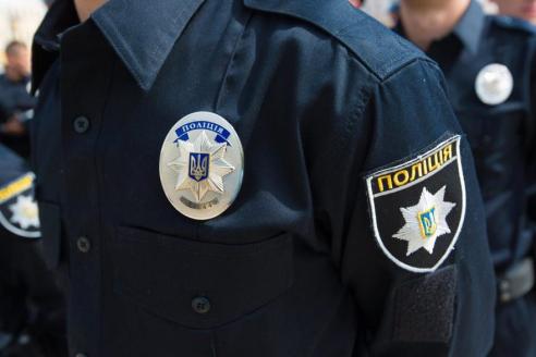 Под Днепром мужчина избил полицейского: подробности