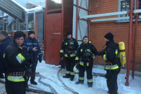 фото ГСЧС, пожар на фабрике