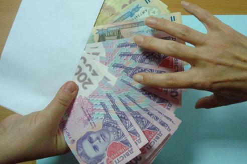Полицейский из Днепра погорел на крупной взятке: все подробности