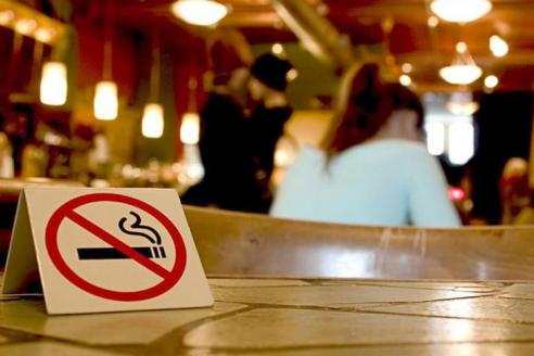 курение в ресторанах запрещено