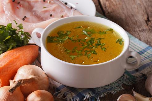 Еврейская кухня: куриный бульон от простуды "Пенициллин"