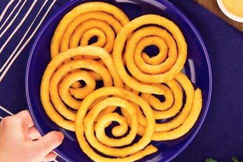Картофельно-сырные спиральки: рецепт шикарной закуски