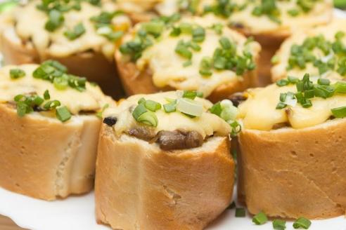 Вкусная закуска из багета: рецепт на скорую руку