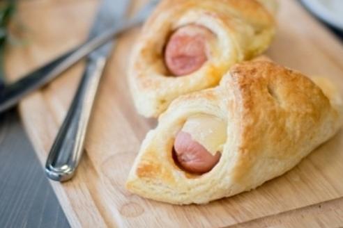 Круассаны с сосисками: простой рецепт быстрого перекуса