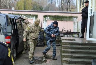 В России продлили арест украинским морякам
