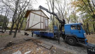 У парку ім. Т. Г. Шевченка у Дніпрі демонтували три незаконно встановлені кіоски