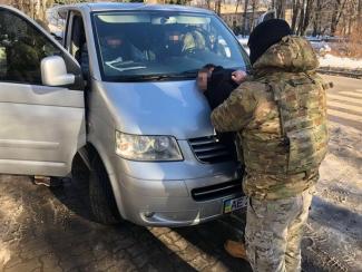 фото СБУ, задержание подозреваемого в вооруженном нападении и покушении на убийство военнослужащих