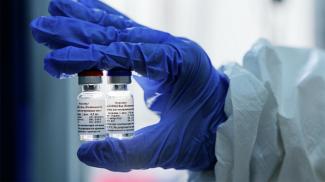 У испытавших российскую вакцину выявили коронавирус